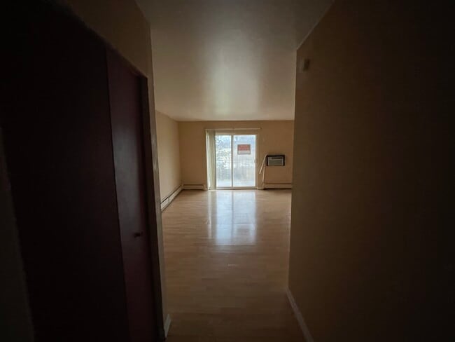 Foto del edificio - 833 W College Blvd
