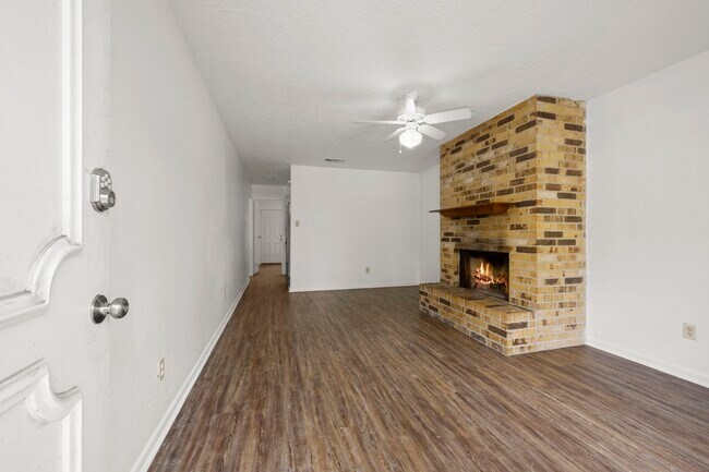 Foto del edificio - 3004 Manor Ln