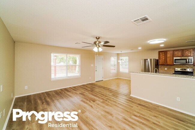 Building Photo - 216 Armadillo Way