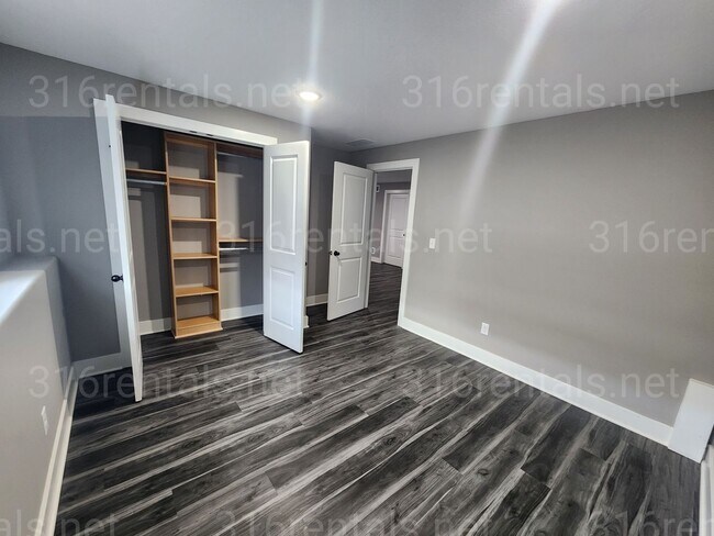 Building Photo - 5267 N Toben Ct
