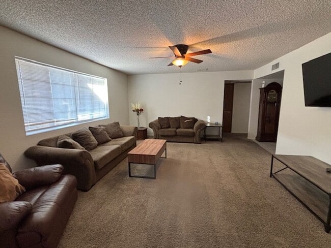 Foto del edificio - 3 Bedroom - 2 Bath Home