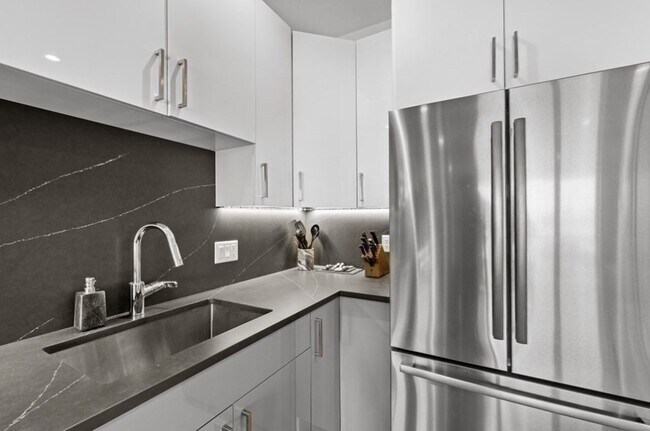 Foto del edificio - 420 W Broadway