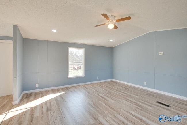 Building Photo - 156 Kinney Rd