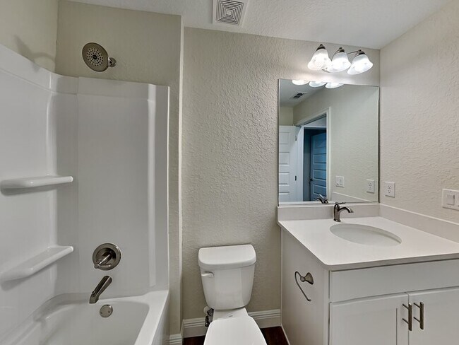 Building Photo - 5 Emerald Trail Pl