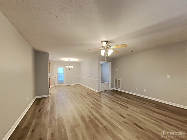 Building Photo - 1605 Mary Ct