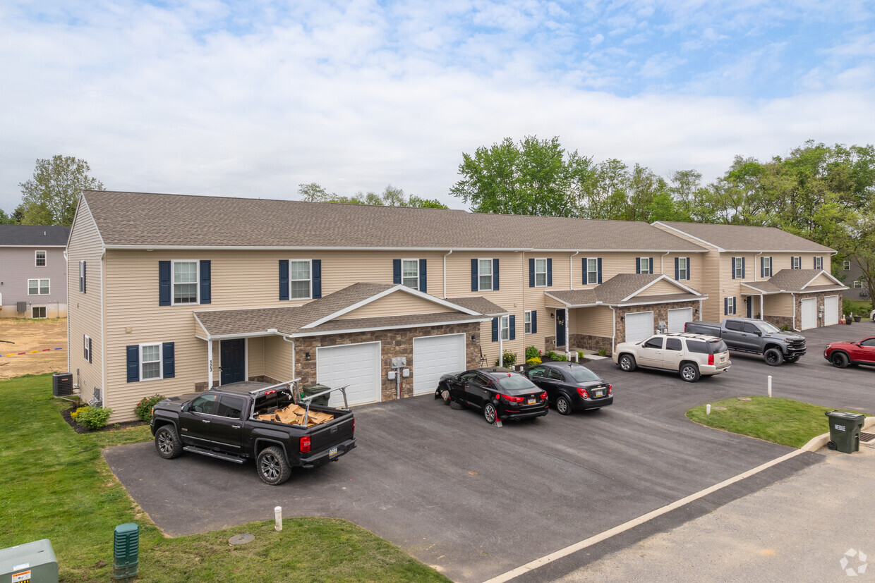 Primary Photo - Town's Edge Townhomes