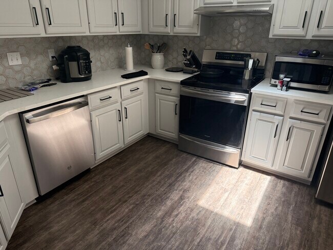 Foto del edificio - 8722 Village Green Blvd