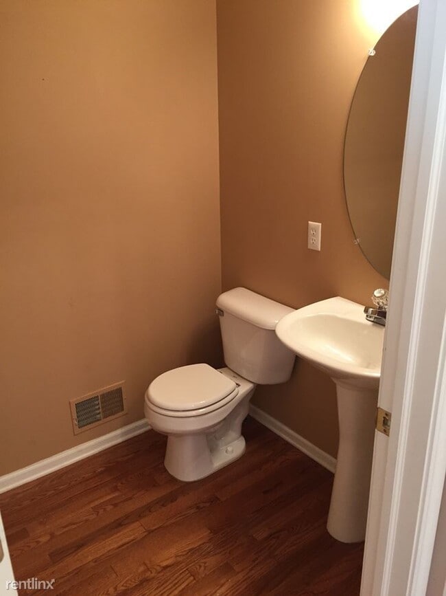 Building Photo - 17534 Gateway Cir