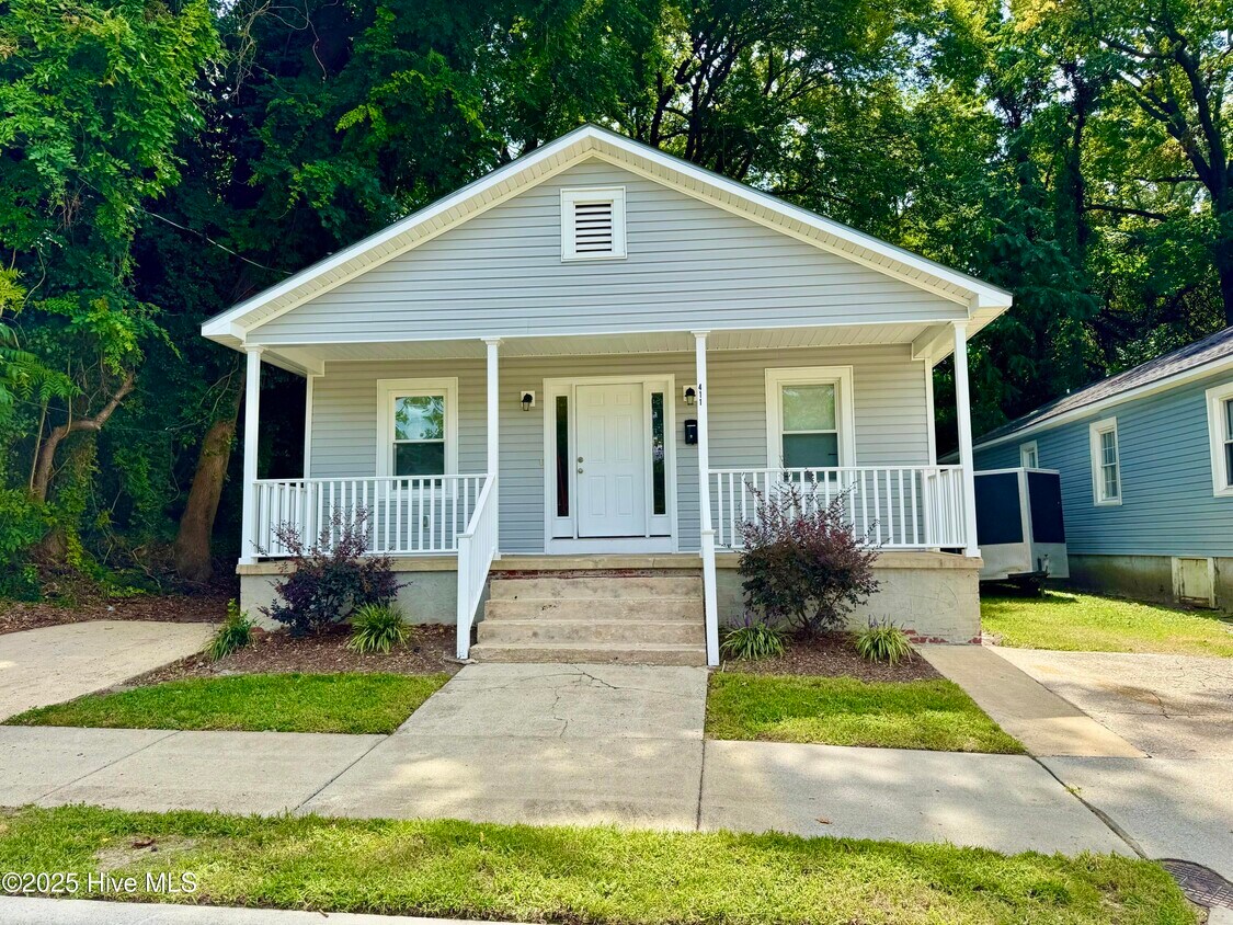 Foto principal - 411 W 3rd St