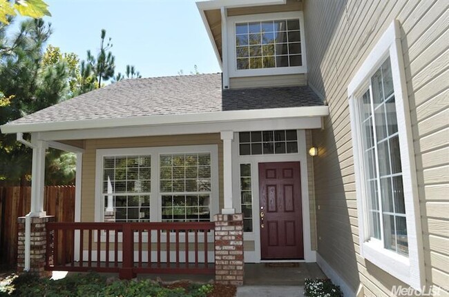 Building Photo - Comfortable Contemporary  Furnished home