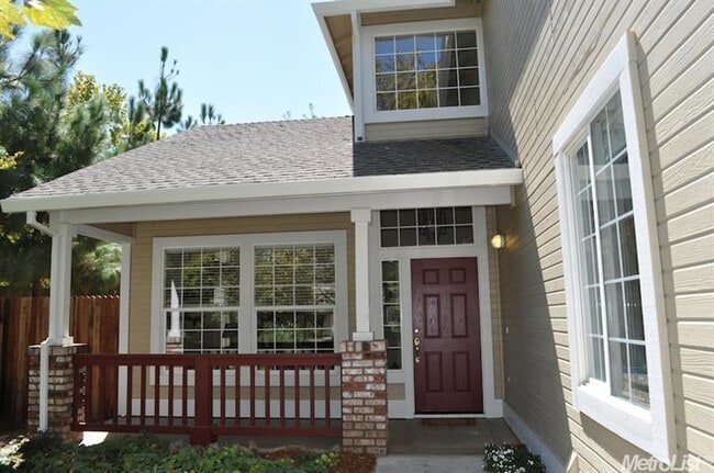 Building Photo - Comfortable Contemporary  Furnished home Short term rental only
