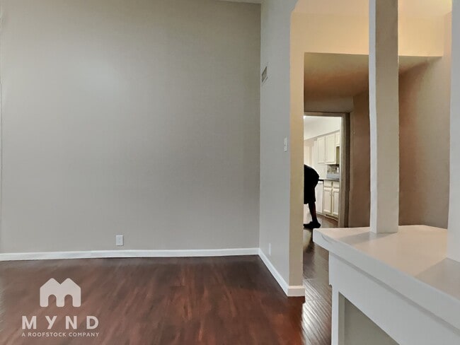 Building Photo - 925 Warren Way
