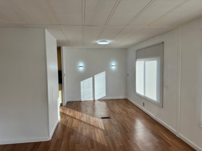 Building Photo - 44826 Orpington Ave