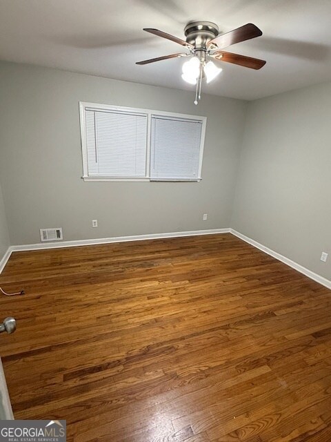 Foto del edificio - 4833 Thompson Mill Rd