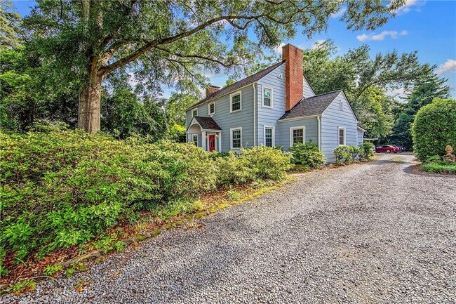 Foto del edificio - 220 Bradford Ave