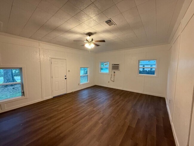 Foto del edificio - 502 W Drew St