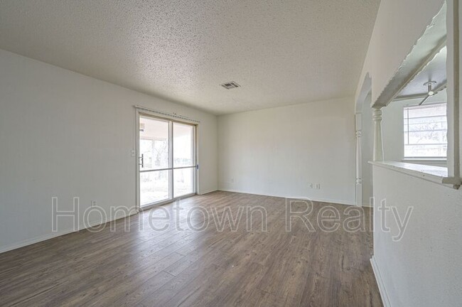 Building Photo - 800 Willow Brook Dr
