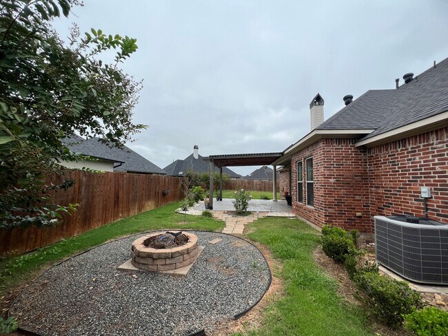 Foto del edificio - 4 Bedroom in North Bossier Gated Community...