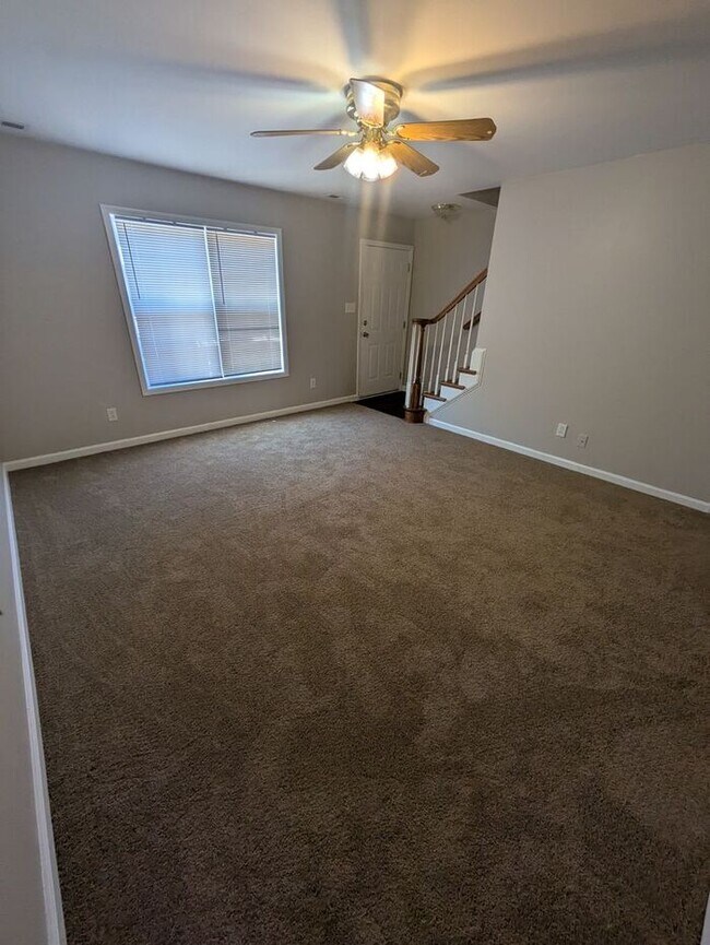 Foto del edificio - 2BD/1.5BA Townhome At Strawberry Patch Com...