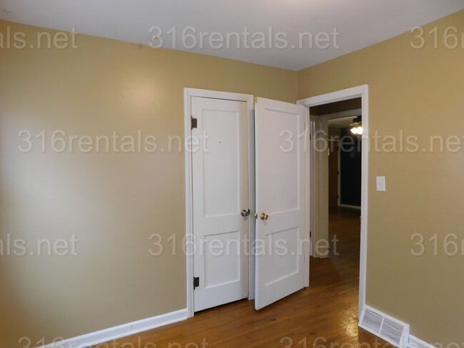 Foto del edificio - $1000 - 3 bed 1 bath - Single Family Home