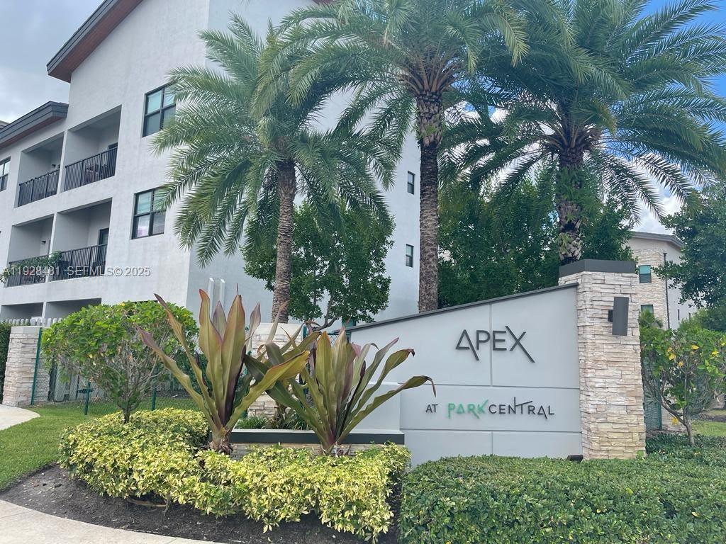 Foto principal - 7865 NW 104th Ave