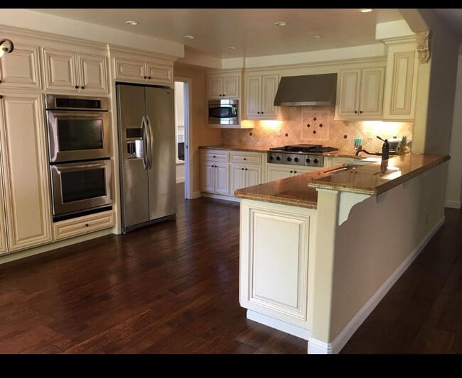 Building Photo - 659 Sun Tree Ct