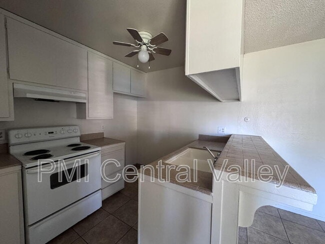 Building Photo - 4479 La Cresta Way