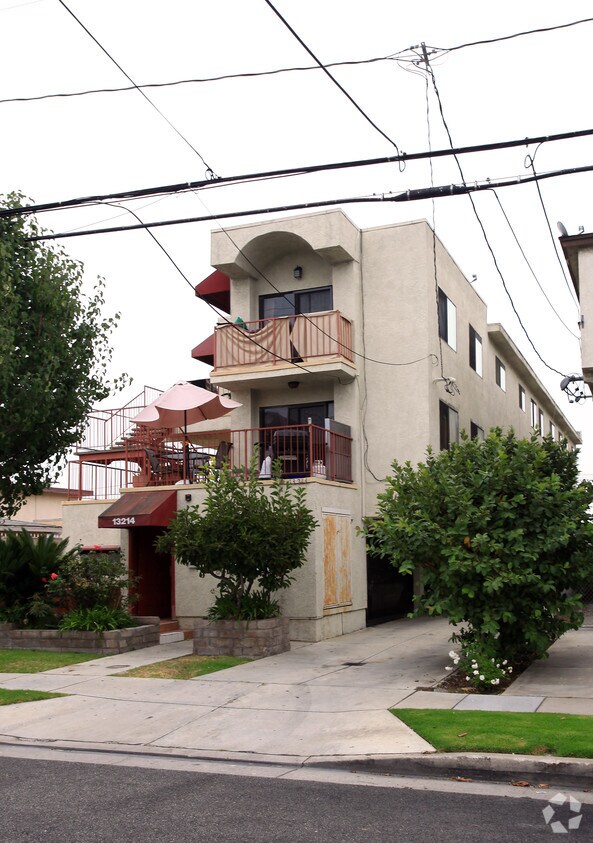 Primary Photo - 13214 Cordary Ave