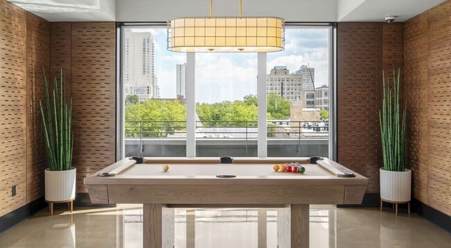 Building Photo - 1135 W Winona St