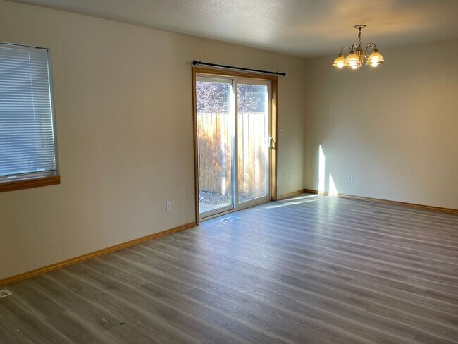 Foto del edificio - 404 River Ave