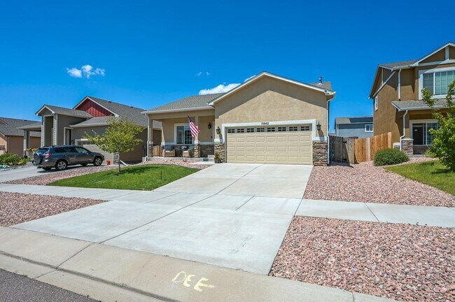 Building Photo - Evolve Real Estate: Ranch Style 3 Bedroom ...