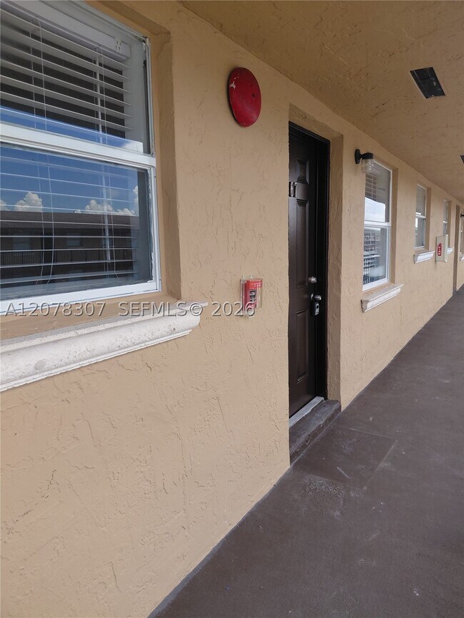 Building Photo - 5461 W 24th Ave