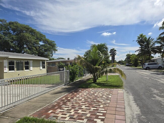 Foto del edificio - 330 SW 13th St