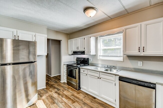 Building Photo - 230 Poplar Springs Dr