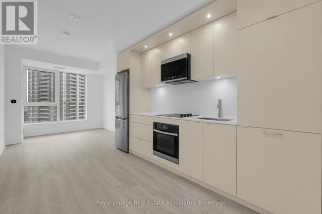 Building Photo - 60 Central Park Roadway