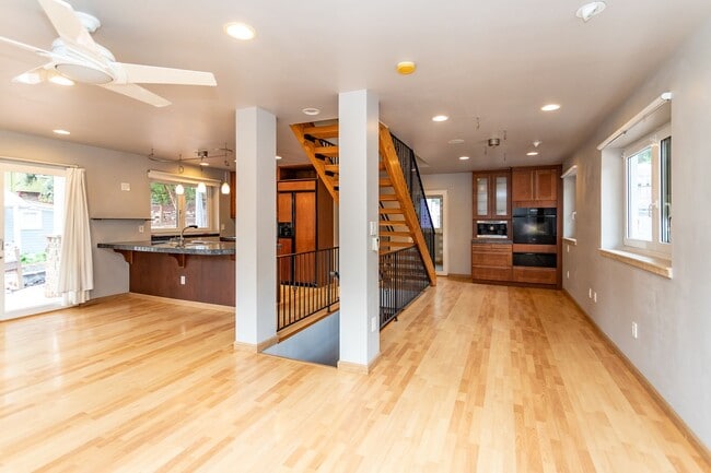 Building Photo - Charming 3-Bed, 2-Bath Home in Manitou Spr...