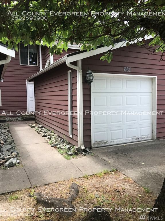 Building Photo - 985 26th Pl NE