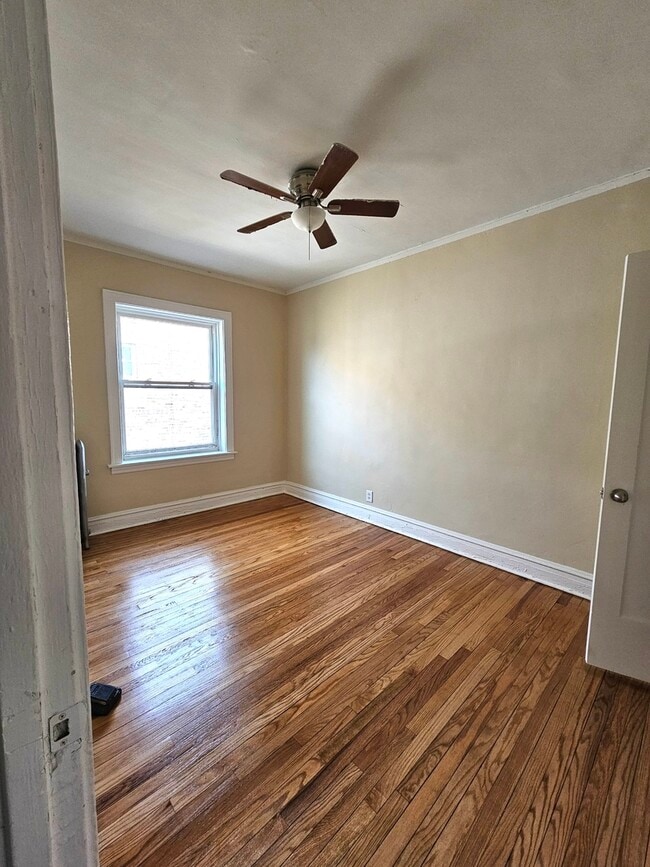 Foto del edificio - 4821 N Springfield Ave