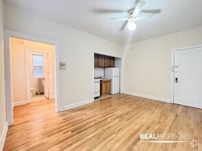 Building Photo - 2827 N Burling St