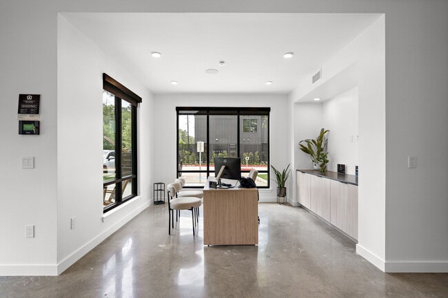 Building Photo - The Sylvan in the Woodlands