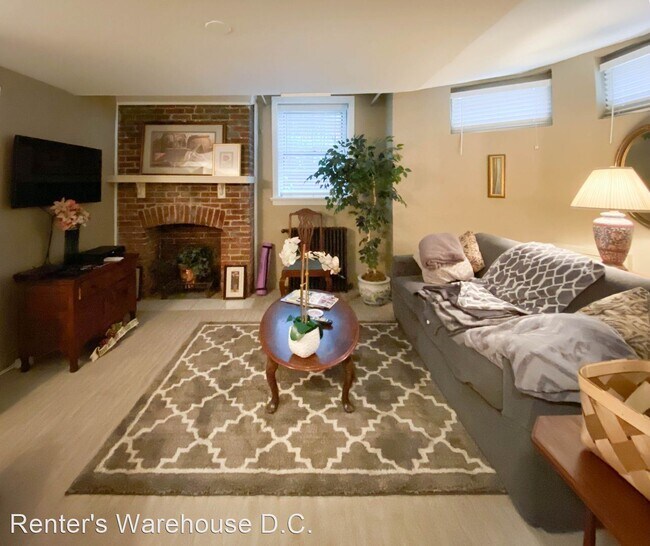 Foto del edificio - 1 br, 1 bath House - 906 D Street NE  # B