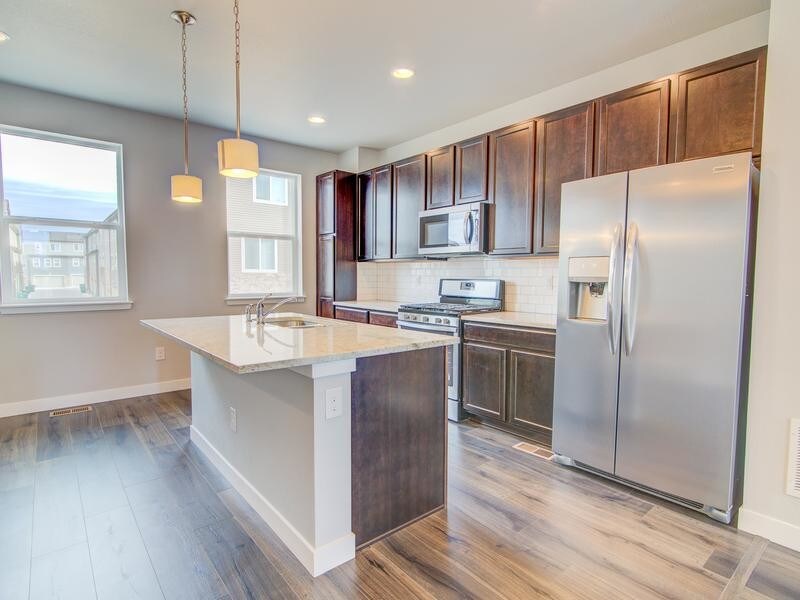 Foto principal - 598 E Hinsdale Ave