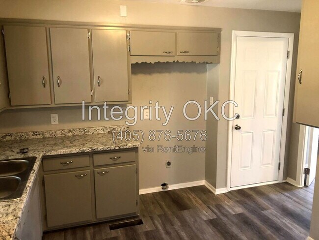 Building Photo - 2548 SW 48th St