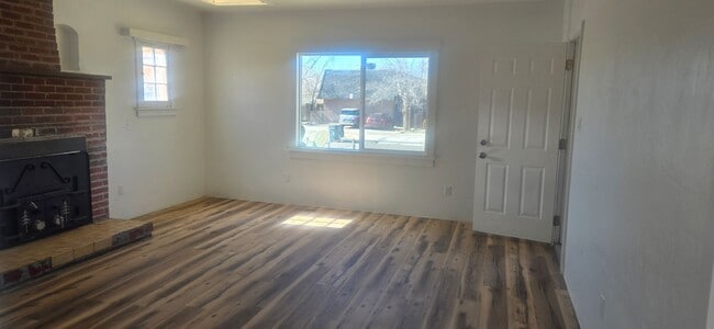 Building Photo - 3 bedroom house