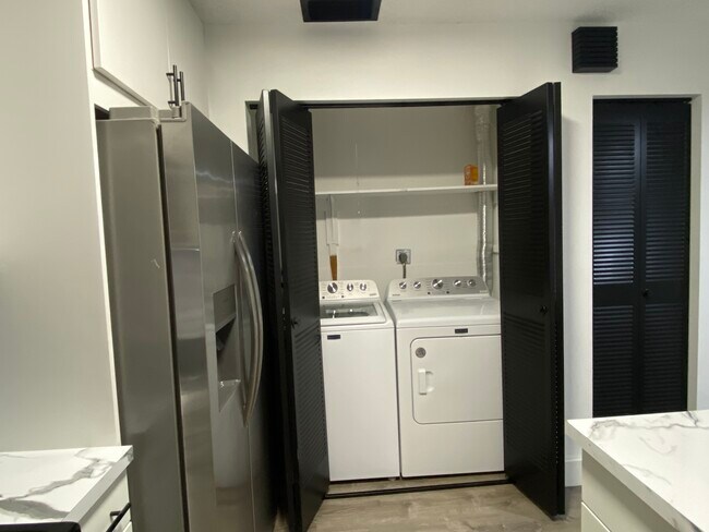 Foto del edificio - 407 NW 44th Ave