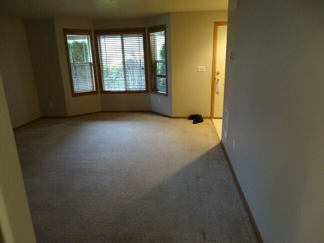 Foto del edificio - Lovely 3 Bedroom One Level Home on Private...