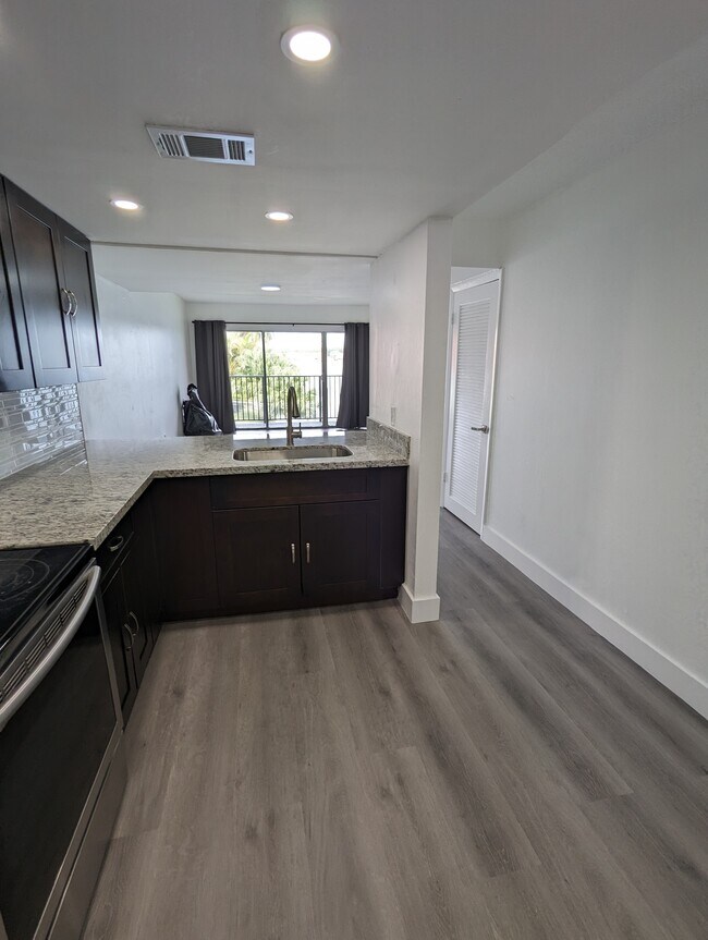 Foto del edificio - 301 NW 109th Ave
