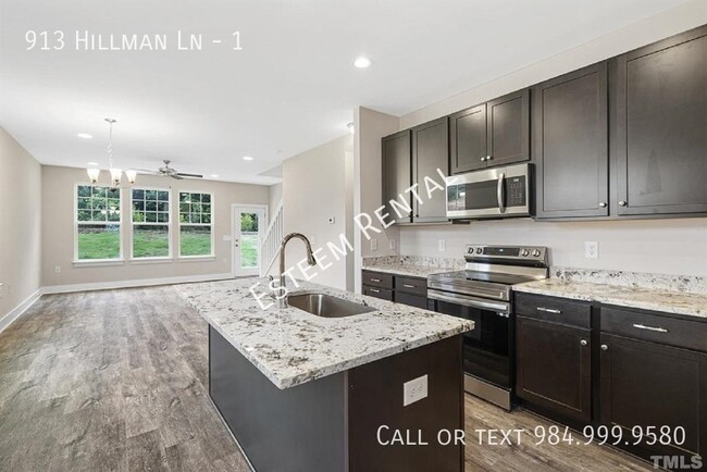 Foto del edificio - 913 Hillman Ln