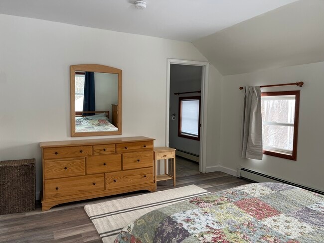 Building Photo - 851 Woods Hollow Rd