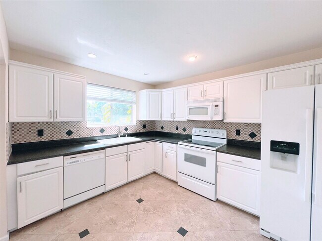 Building Photo - 2032 Discovery Cir W